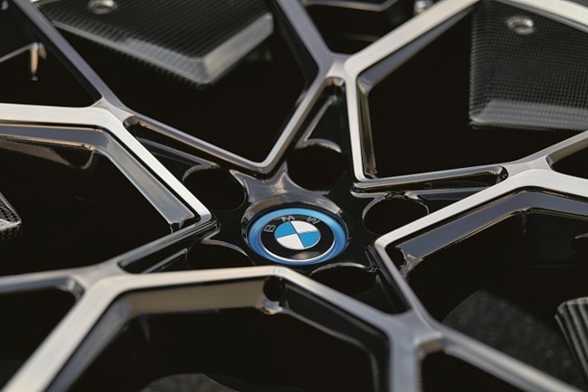 El grupo BMW utilizará llantas de aluminio producidas de forma sostenible a partir de 2024