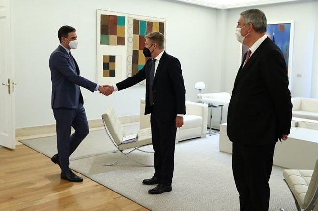 Pedro Sánchez se reúne con Wayne Griffiths (Anfac) para abordar la situación del sector del automóvil
