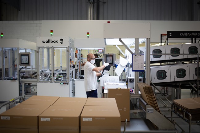 Wallbox inaugura una fábrica en Barcelona que podrá producir 750.000 cargadores este año