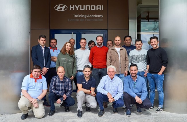 Hyundai participa en un proyecto para formar a futuros técnicos especialistas en vehículos eléctricos