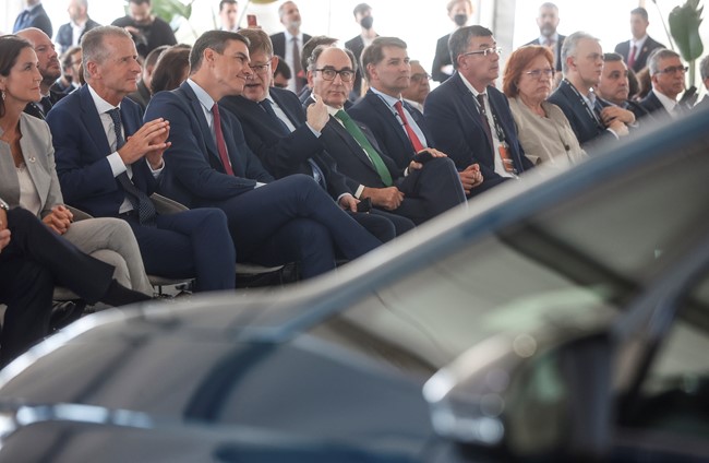 Ximo Puig dice que la planta de Volkswagen es un "impulso determinante" al modelo productivo de Valencia