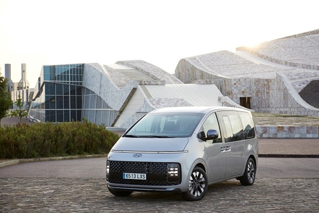 Hyundai inicia la comercialización en España del monovolumen Staria