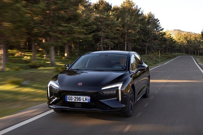 Mobilize lanza su oferta de servicios Mobilize Driver Solutions que incluye la berlina eléctrica Limo