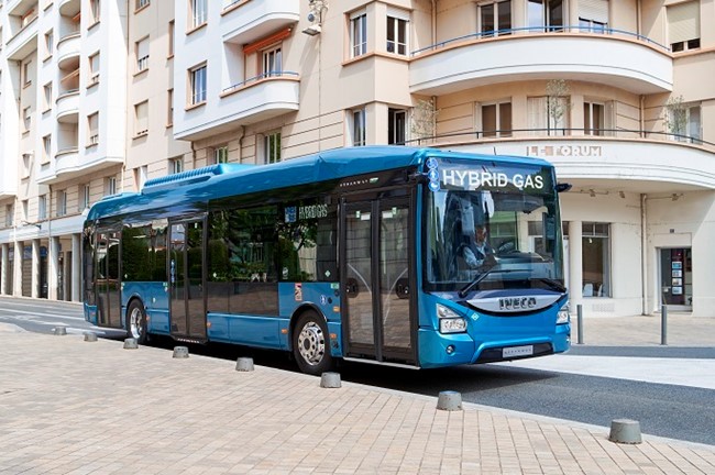 Iveco amplía las gamas Urbanway y Crealis con una nueva tecnología híbrida