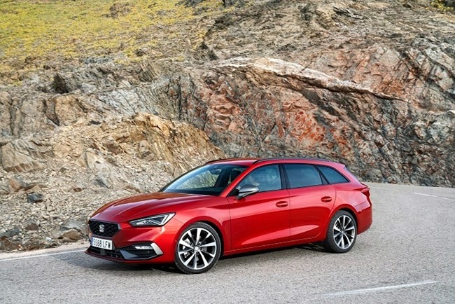 Seat simplifica la oferta del León a dos acabados e incluye un motor de gasolina de 130 caballos