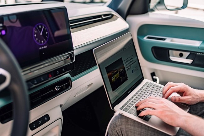 El Volkswagen ID. Buzz incorpora la tecnología ID. Light, que indica si el vehículo está cargando