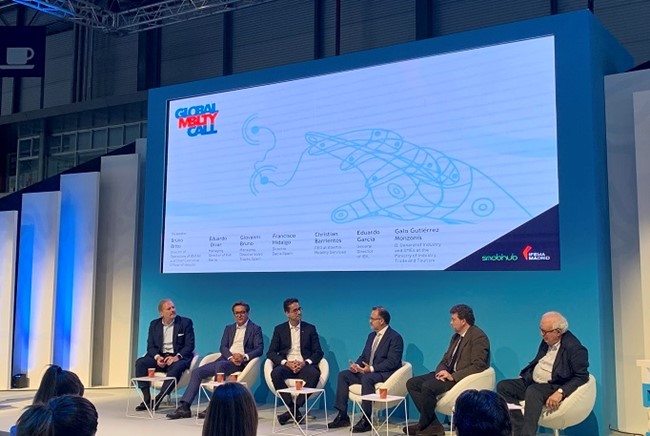 El automóvil español pide desarrollar la infraestructura de recarga para impulsar el vehículo eléctrico
