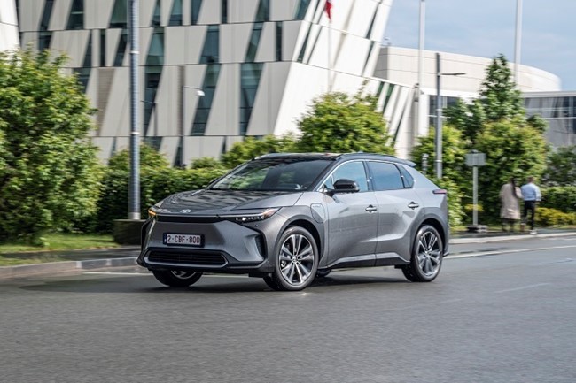 El bZ4X, el todocamino eléctrico de Toyota, llega al mercado español con dos acabados