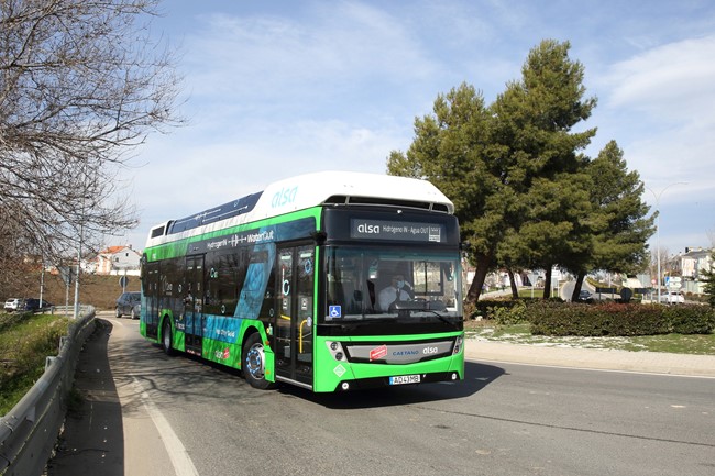 Alsa y Toyota implementan un autobús urbano de hidrógeno verde en su apuesta por las cero emisiones