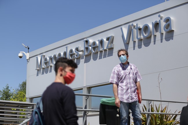Casi 5.000 empleados de Mercedes Vitoria, convocados hoy a una huelga en defensa del convenio