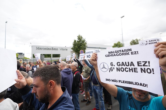 Los trabajadores de Mercedes Vitoria protagonizan una movilización "sin precedentes" en 20 años