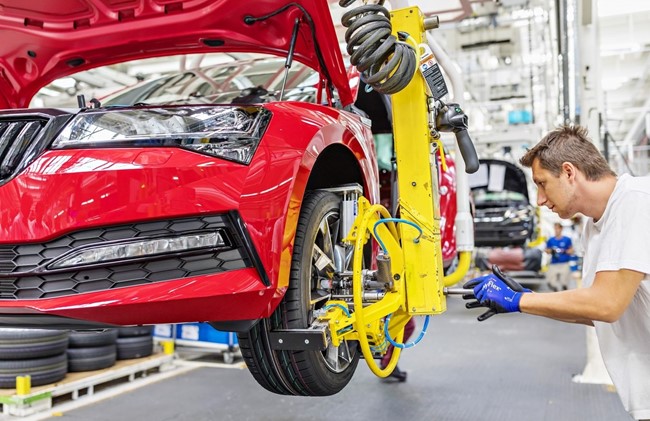 Clústeres de Automoción de España advierten sobre "la destrucción" del sector