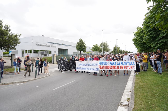 Tres sindicatos secundan este miércoles un paro en Mercedes Vitoria en vísperas de la huelga unitaria