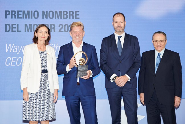 Griffiths (Seat) recibe el premio 'Nombre del Motor 2021' al mejor directivo de automoción