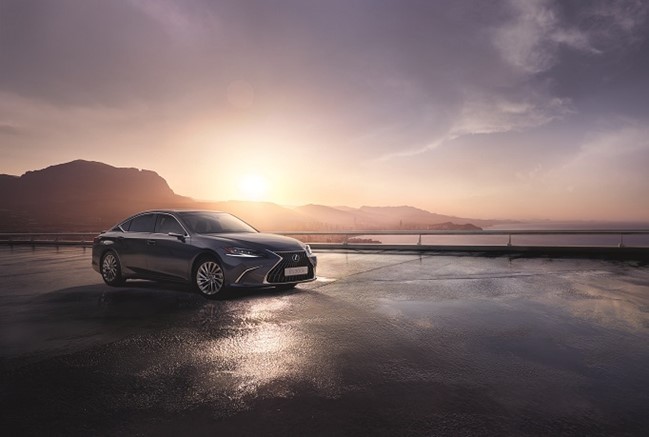 Lexus presenta la nueva gama de la berlina ES 300h con mejoras de diseño y conectividad