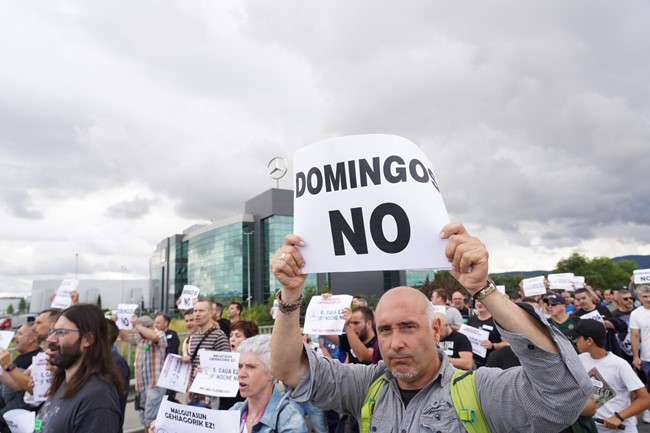 El comité de Mercedes-Benz Vitoria decidirá hoy si apoya los paros convocados por ELA, LAB y ESK