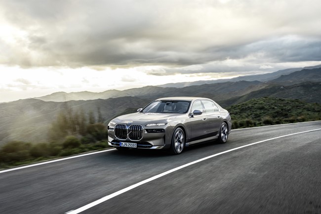 BMW lanzará en diciembre el nuevo Serie 7, que tendrá versiones eléctricas, plugin y de combustión