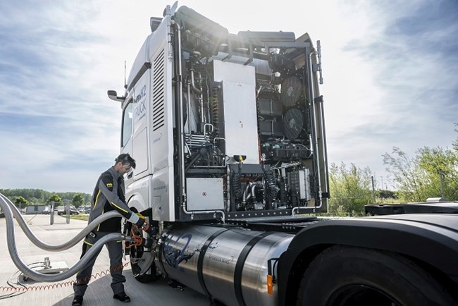 Volvo, Daimler Truck y Traton invertirán 500 millones en una 'joint venture' de infraestructura de carga
