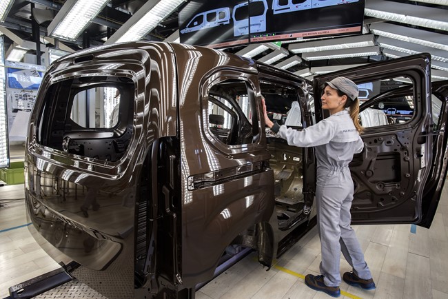 Los fabricantes de automóviles quintuplican sus ganancias en España en 2021 y superan los 1.000 millones