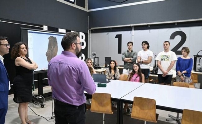 Estudiantes de la UAX presentan a Renault un proyecto para fabricar un coche con materiales sostenibles