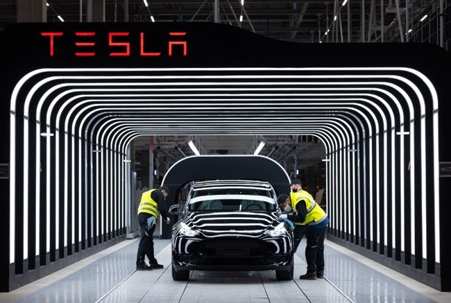 Los accionistas de Tesla aprueban un 'split' de 3 títulos por 1