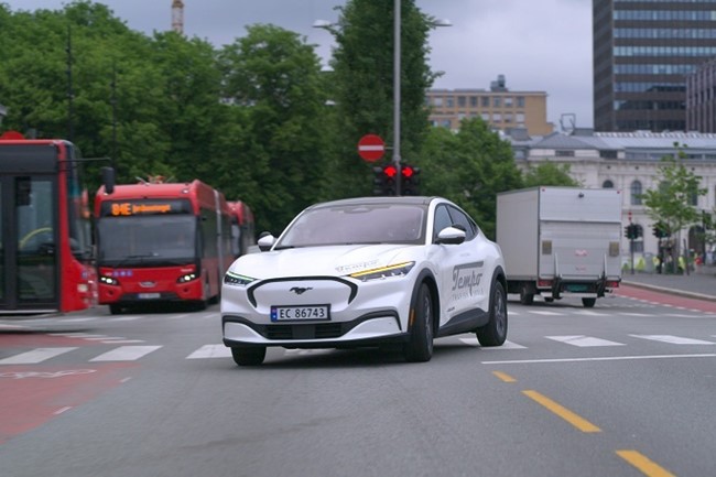 Cuatro autoescuelas europeas utilizan el Ford Mustang Mach-E eléctrico para formar a la 'Generación E'