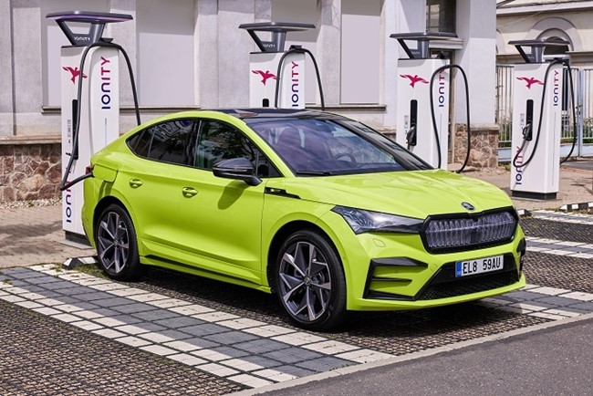 Skoda introduce la función 'Plug & Charge' en la familia Enyaq iV