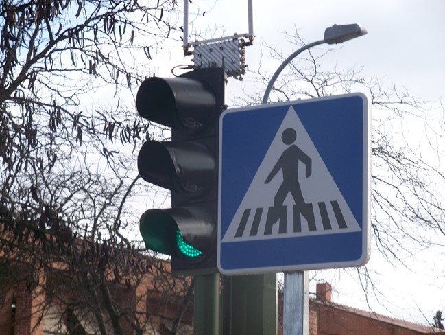 DGT pide analizar puntos conflictivos donde interese eliminar el ámbar en semáforos para el conductor