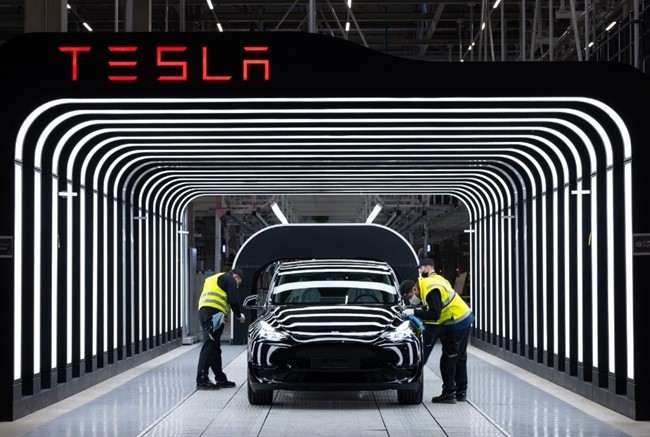 Las acciones de Tesla caen un 1,75% durante el primer día de su 'split'