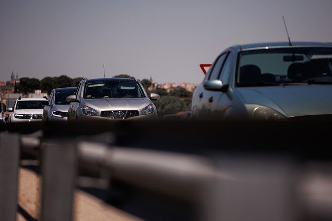 DGT prevé 4,9 millones de desplazamientos de largo recorrido desde hoy hasta el domingo