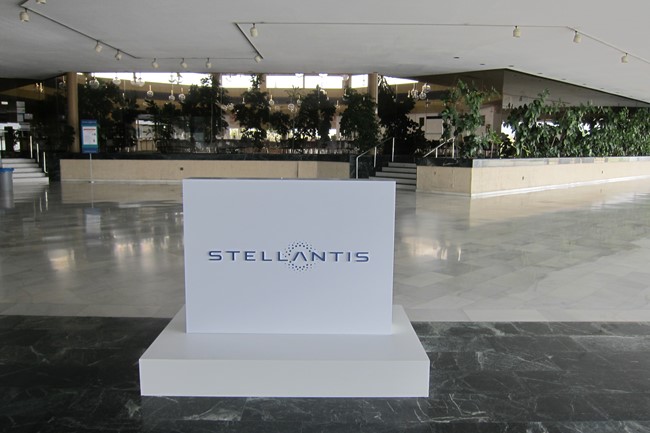 La planta de Stellantis en Figueruelas interrumpe la producción este viernes por falta de suministros