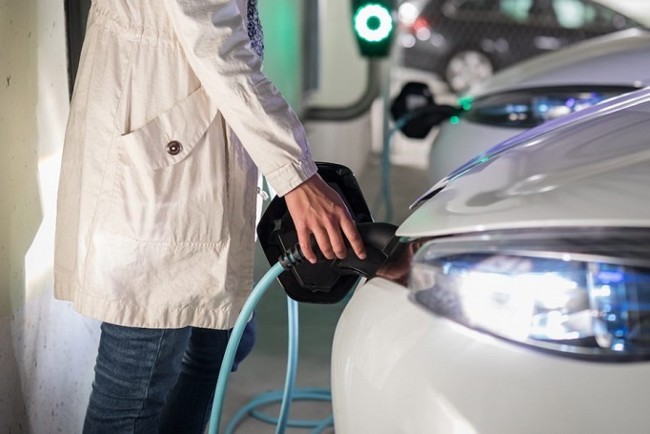 El Gobierno aumenta a 455 millones los fondos para impulsar la movilidad eléctrica y los puntos de recarga