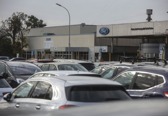 UGT ve "posible" un nuevo ERE en Ford Almussafes el año que viene pero pide "mantener la calma"
