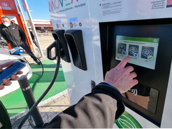 El sector de los coches eléctricos tendrá beneficios de 13.500 millones en 2030, según Bain & Company