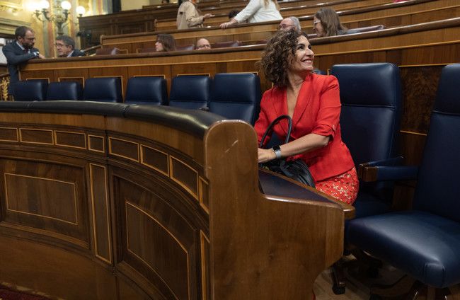 Montero (Hacienda) dice que las nuevas ayudas del Perte irán "especialmente" a las fábricas de baterías