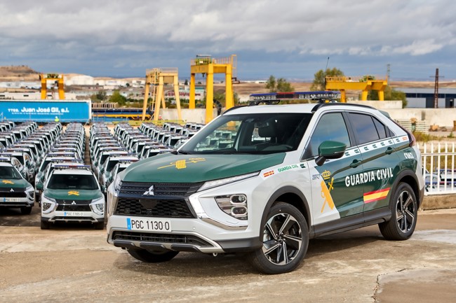 La Guardia Civil incorpora 165 vehículos híbridos enchufables Mitsubishi Eclipse Cross