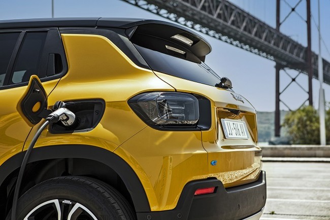 Los todocaminos eléctricos se abaratan un 47% en Europa desde 2016