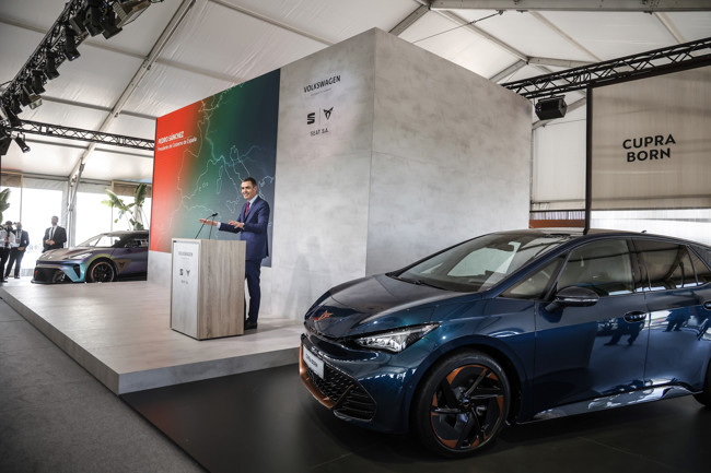 Sánchez celebra la confirmación de la factoría de Volkswagen en Sagunto y la vincula a su política económica