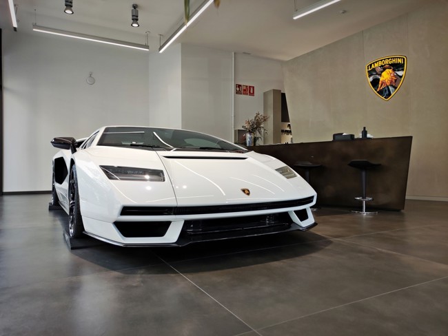 Quadis vende en Barcelona una edición limitada del Lamborghini Countach por 2,8 millones de euros