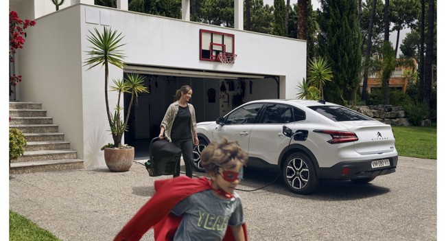 Citroën pone a la venta sus nuevos modelos 'españoles' C4 X y ë-C4 X Electric