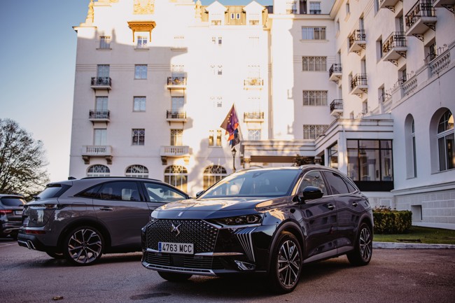 DS lanza el nuevo DS7 con tres motorizaciones híbridas enchufables y una diésel desde 42.800 euros