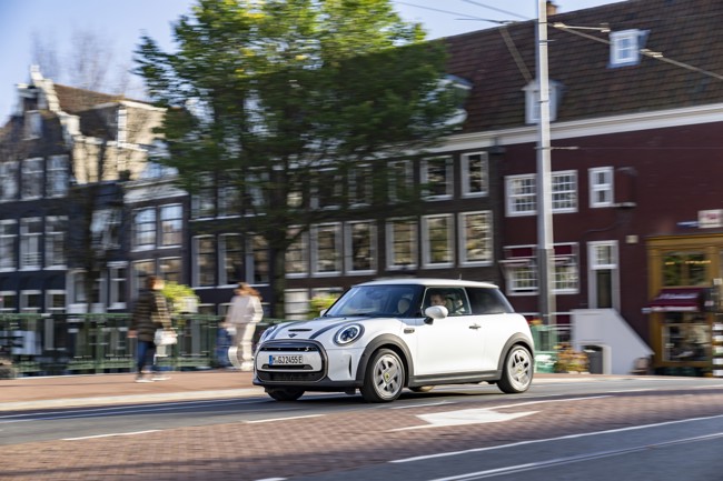 Mini lanza el diseño 'Nanuq White' para el Cooper SE Resolute Edition