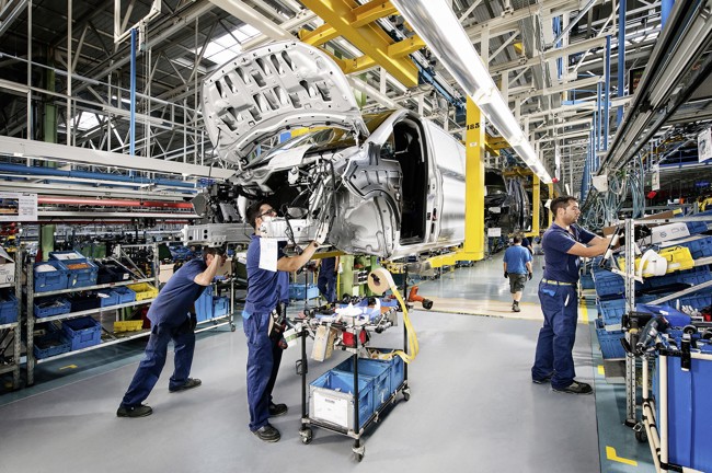 El superávit comercial del automóvil se desploma un 58% en septiembre y cae por debajo de 544 millones