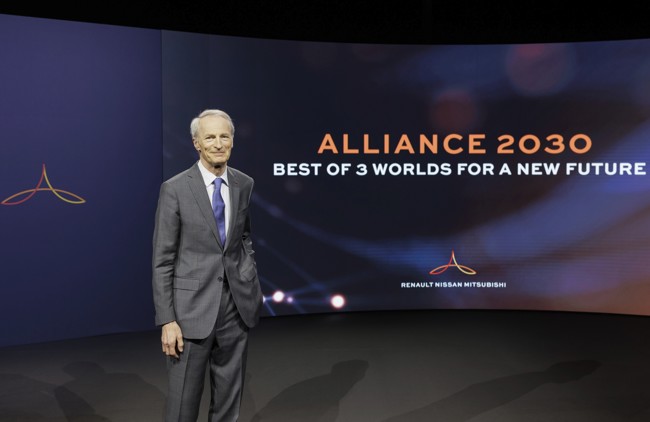 Renault valora vender el 28% de sus acciones en Nissan para equilibrar participaciones, dice 'Nikkei'