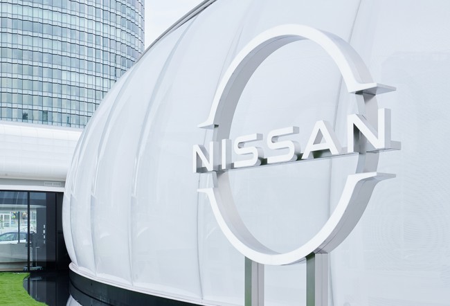 Nissan completa la venta de sus operaciones en Rusia