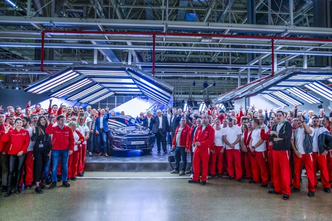 Cupra desvela el nuevo Terramar en la fábrica de Audi en Gyor (Hungría), donde se fabricará desde 2024