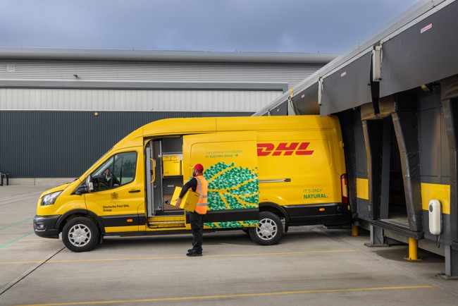 Ford Pro entregará 2.000 furgonetas eléctricas a la empresa alemana Deutsche Post DHL Group