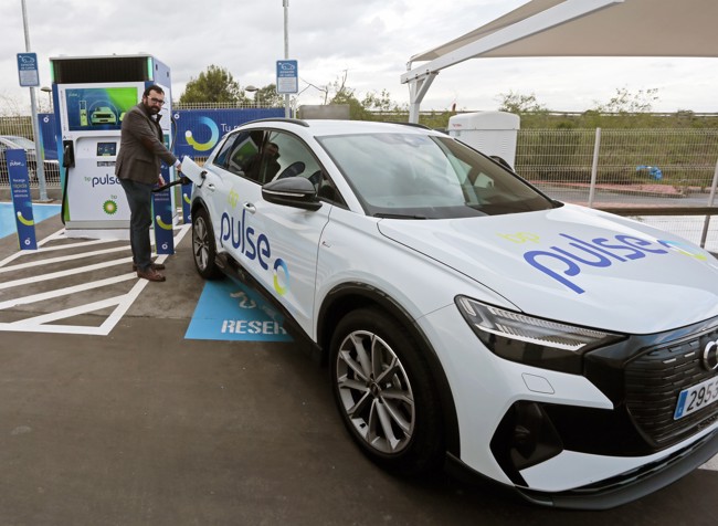 BP pone en Torrevieja (Alicante) su primera estación de carga rápida de vehículos eléctricos en España