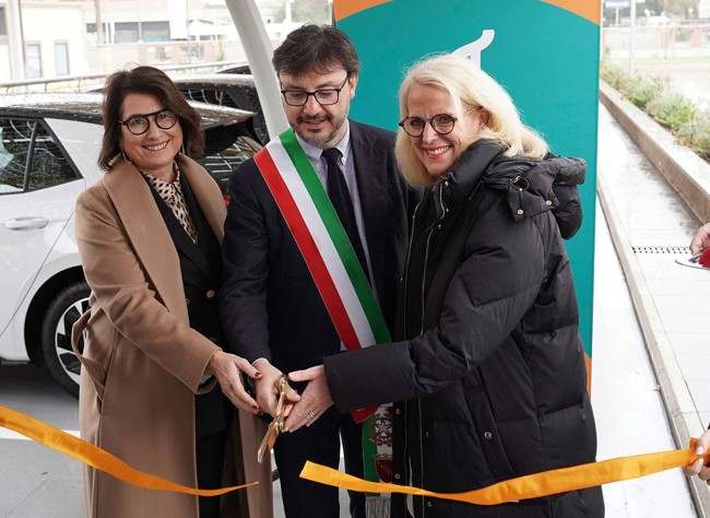 Volkswagen y Enel lanzan Ewiva, su 'joint venture' para construir una red de carga rápida en Italia