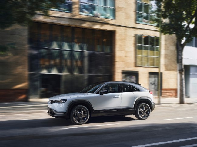 Mazda desvelará en Bruselas la versión híbrida enchufable del MX-30 que llegará a Europa esta primavera